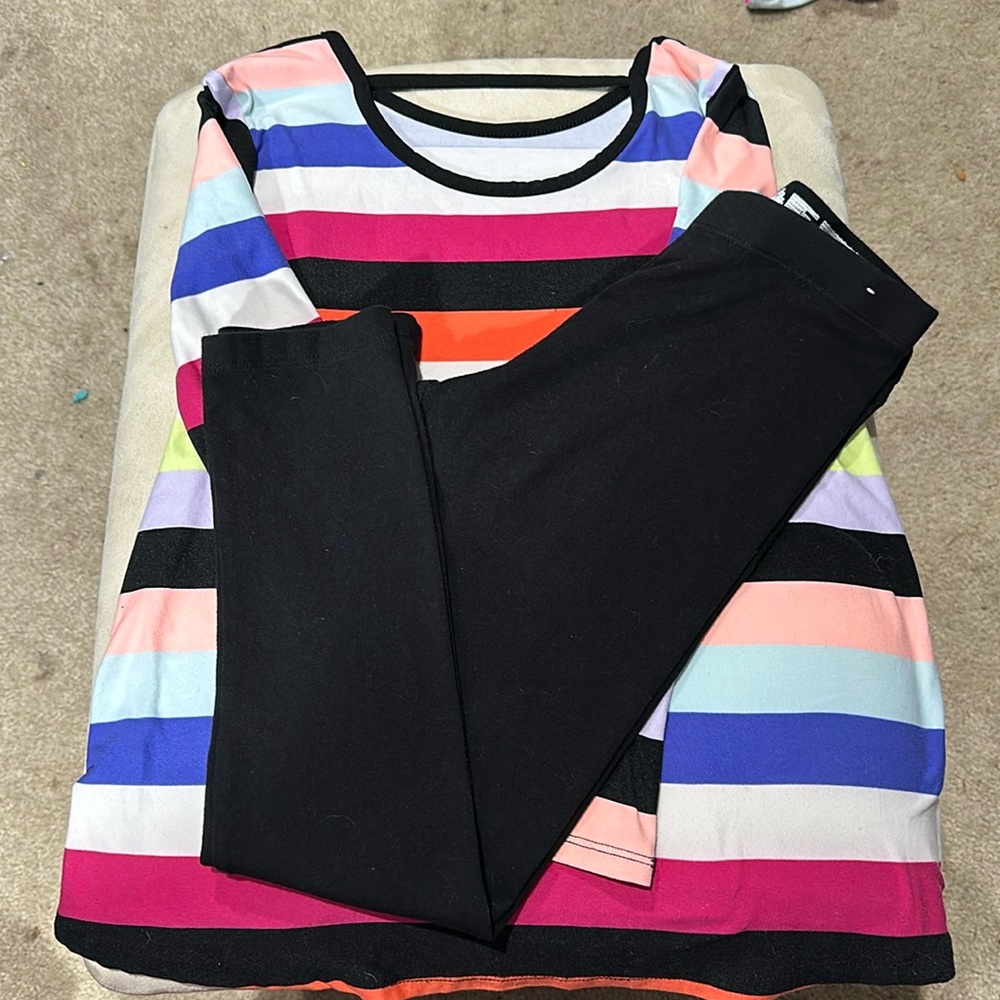 Wonder nation little girls top and black leggings Small (6-6x)